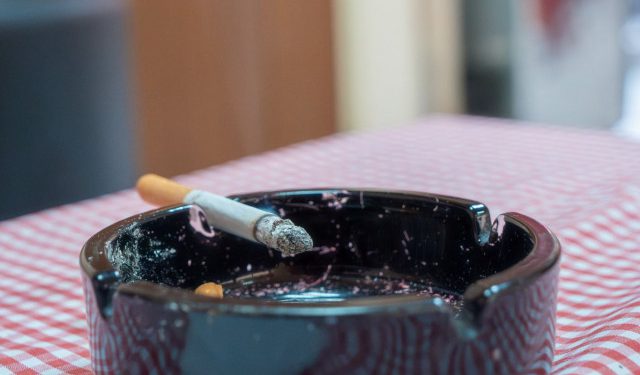 Počinje novčano kažnjavanje za kršenje zabrane pušenja u BiH, evo koliko će iznositi kazne