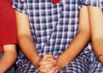 Pogodite tko! Popularna oženjena na prvom vidiku zvijezda izgleda neprepoznatljivo na fotografiji osnovne škole