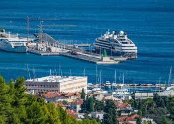 Pojačan promet prema Braču: Uvedena dodatna večernja putovanja trajektom iz Splita