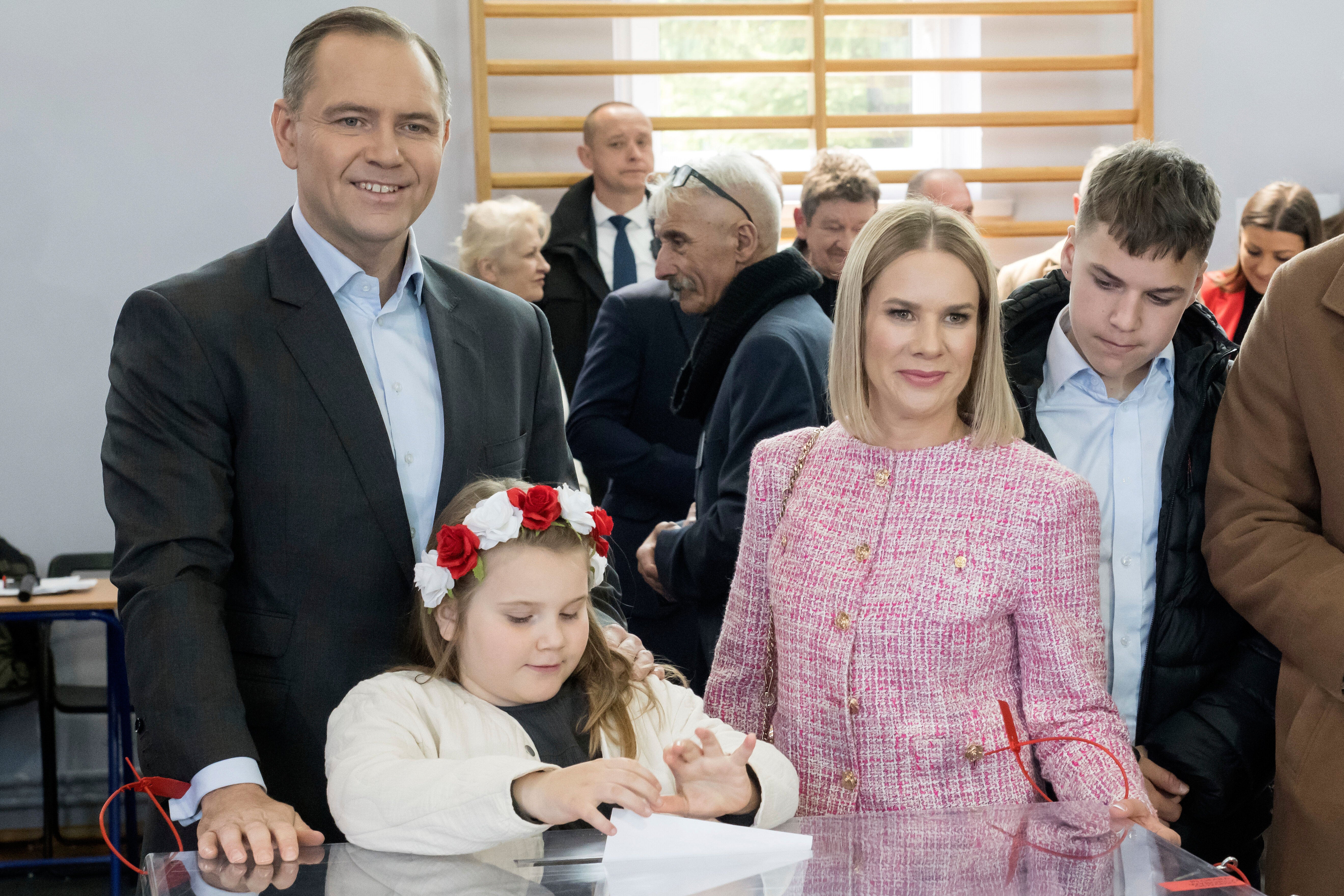 Njegova supruga Marta, državni službenik i troje djece snažno su se predstavili u svojoj kampanji