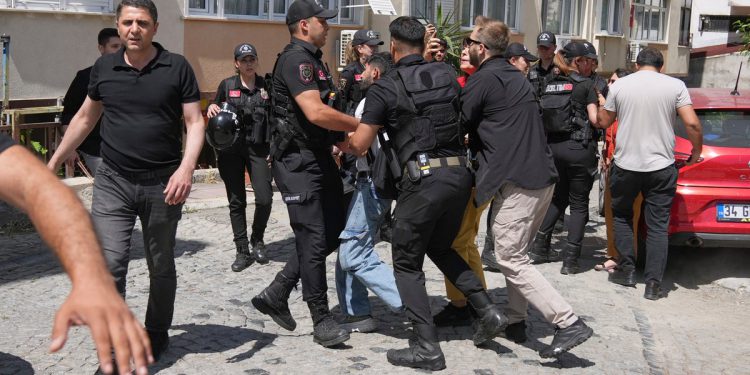 Policija pritvori više od 50 ljudi u obrascu Istanbul Ponosa ožujka