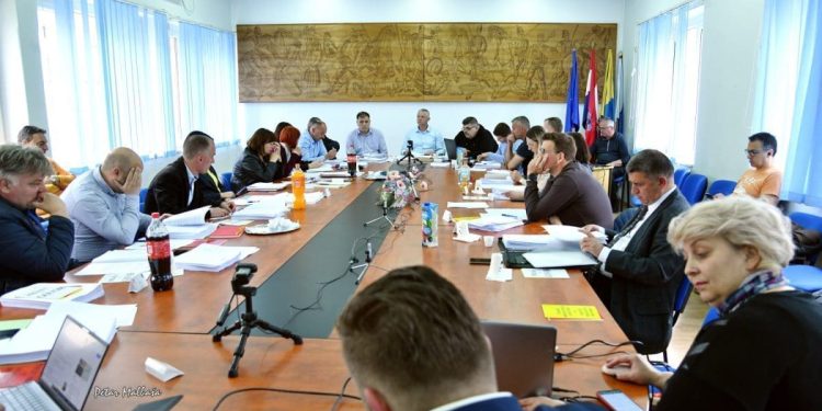 Politička drama u Sinju, nije uspjelo konstituiranje Gradskog vijeća: “Spremni smo preuzeti odgovornost, ali bez koalicija”