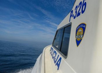 Pomorska policija: “Oprezno glisirati! Kupači i ronioci, oprez!”