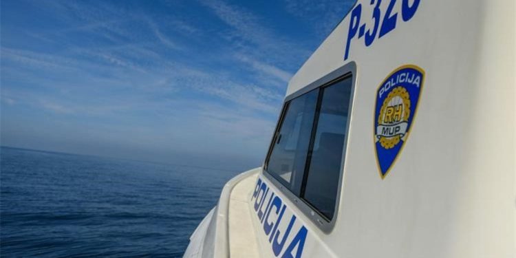 Pomorska policija: “Oprezno glisirati! Kupači i ronioci, oprez!”