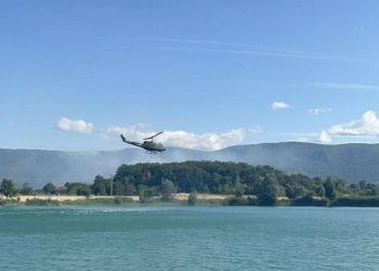 Požar i dalje gori kod Gruda, Air Tractor čeka smirivanje vjetra