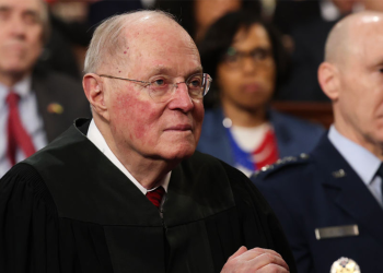 Pravda bivšeg supremnog suda Anthony Kennedy kaže da je ‘sloboda u opasnosti’ usred napada na suce koji su presudili protiv Trumpa