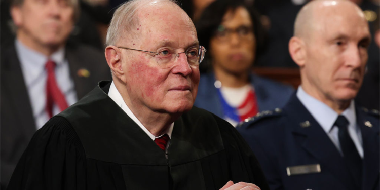 Pravda bivšeg supremnog suda Anthony Kennedy kaže da je ‘sloboda u opasnosti’ usred napada na suce koji su presudili protiv Trumpa