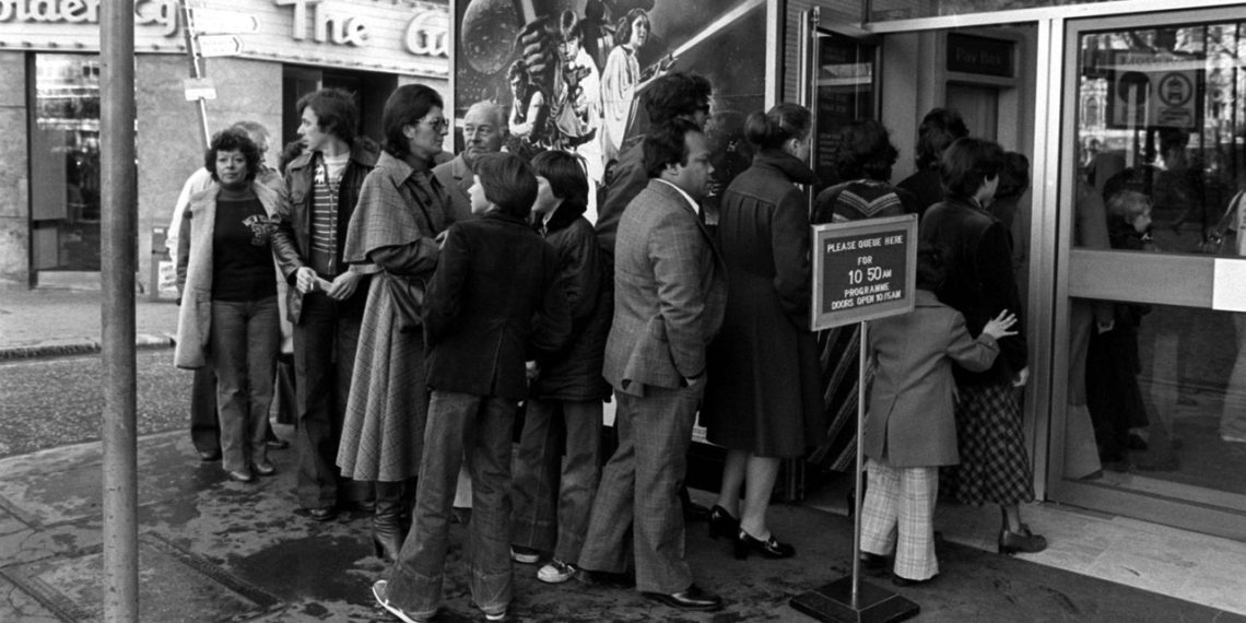 Predsjednica Lucasfilma Kathleen Kennedy uvjerava fanove da prikazivanje originalnog reza iz 1977. godine Star Wars nije ‘ilegalna’