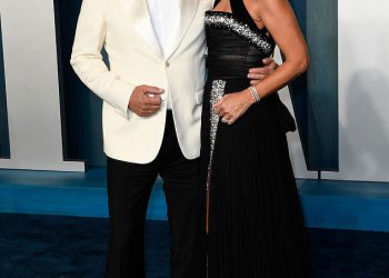 Prijatelji biraju strane u ružnom razdvajanju Kevina Costnera … i izjavljuju bojkot raskošnog vjenčanja bivše Christine Baumgartner