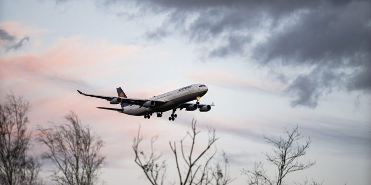 Primirje na Bliskom istoku podiže dionice avioprijevoznika, cijene nafte u padu