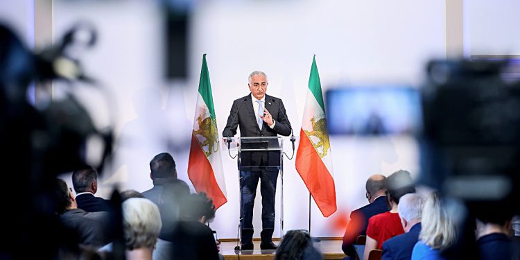 Prognani iranski princ poziva na promjenu režima: ‘Berlinski zidni trenutak’