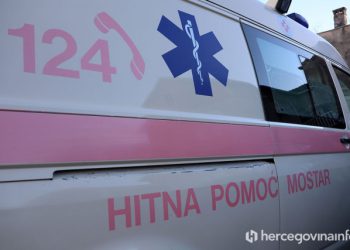 Prometna nesreća kod Mostara: Sudar šlepera i auta, jedna osoba prevezena u bolnicu