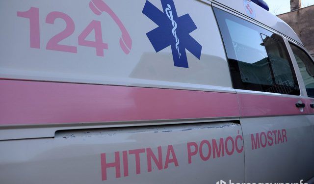 Prometna nesreća kod Mostara: Sudar šlepera i auta, jedna osoba prevezena u bolnicu