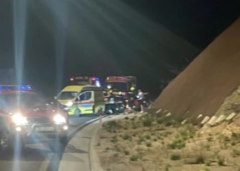 Prometna u Zaton Dolima: Sudar dva automobila, na terenu hitna, vatrogasci i policija