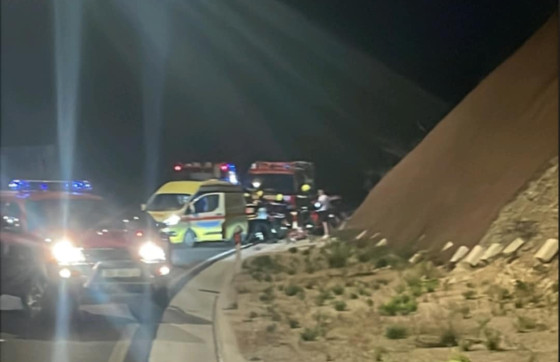 Prometna u Zaton Dolima: Sudar dva automobila, na terenu hitna, vatrogasci i policija