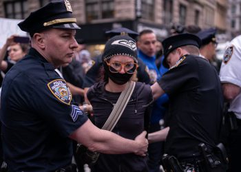 Prosvjedi koji se povećavaju u cijeloj zemlji kako bijes raste zbog Trumpove imigracije