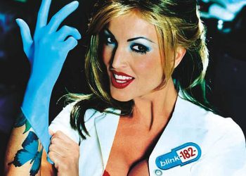 Prsata trenži 182 Model albuma izgleda da je svijet daleko od ikonične naslovnice 26 godina – pogledajte je sada