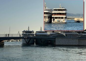 RADE ŠTO IH JE VOLJA Mini-kruzeri se u Trogiru privezuju za most i blokiraju manjim plovilima siguran prolaz