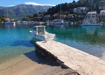 RED NA TERENU: "Nema više privatnih bova i priveza – ŽLU Korčula krenula uvoditi red u luku Žrnovska banja!"