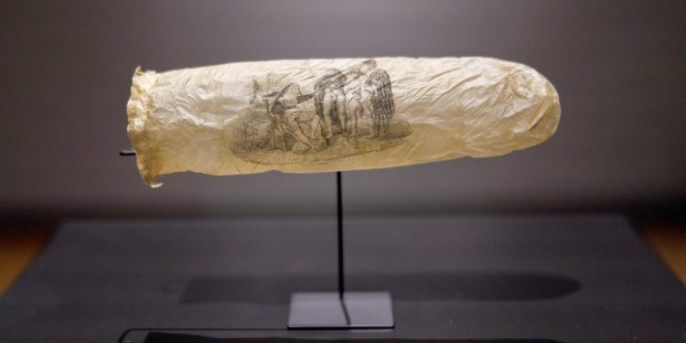RIJKSMUSEUM: 200-godišnji kondom urezan erotskom umjetnošću čini debi Amsterdam muzeja
