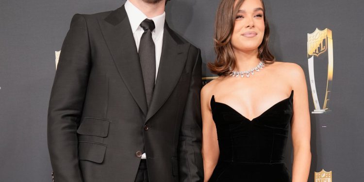 Računi QB Josh Allen i glumac Hailee Steinfeld vjenčaju se u Južnoj Kaliforniji