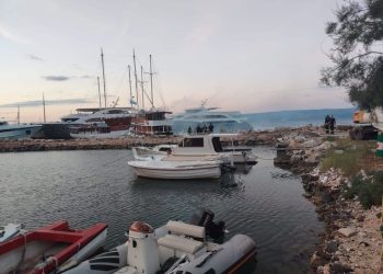 Rano jutros planuo brod u divljoj luci s mini kruzerima Bajnice