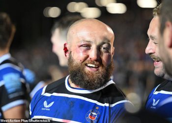 Ratnik za kupanje i lokalni heroj koji opisuje ono na čemu je izgrađen ragbi, piše Chris Foy usred prijetnje provaljene lige