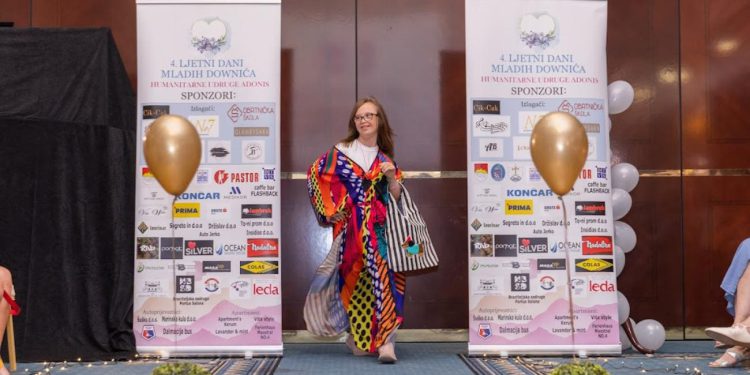 Revija koja dira srce: Mladi s Down sindromom zasjali na pisti