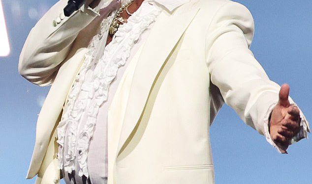 Rod Stewart, 80, napustio je ‘devastirana’ nakon što je bio prisiljen otkazati još šest emisija zbog bolesti samo nekoliko tjedana ispred igranja Legends u glavnom mjestu Glastonbury