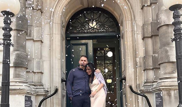 Ronnie O’Sullivan i Laila Rouass vjenčali su se: par napokon izjednačava čvor 10 mjeseci nakon što se razdvojio u ceremoniji gradske vijećnice u Low-Keyu u Shadwellu