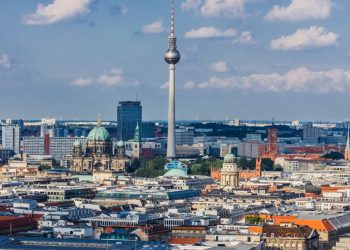 Ruski novinar kaže da je Njemačka zaplijenila putovnice svoje supruge i kćeri – RT Rusija i bivši Sovjetski Savez