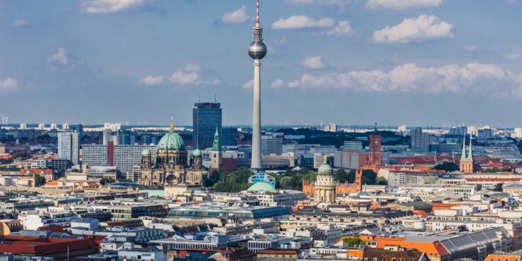 Ruski novinar kaže da je Njemačka zaplijenila putovnice svoje supruge i kćeri – RT Rusija i bivši Sovjetski Savez