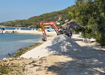 SEGET VRANJICA Nasipava se pomorsko dobro, a komunalni redar