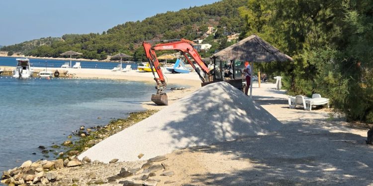 SEGET VRANJICA Nasipava se pomorsko dobro, a komunalni redar