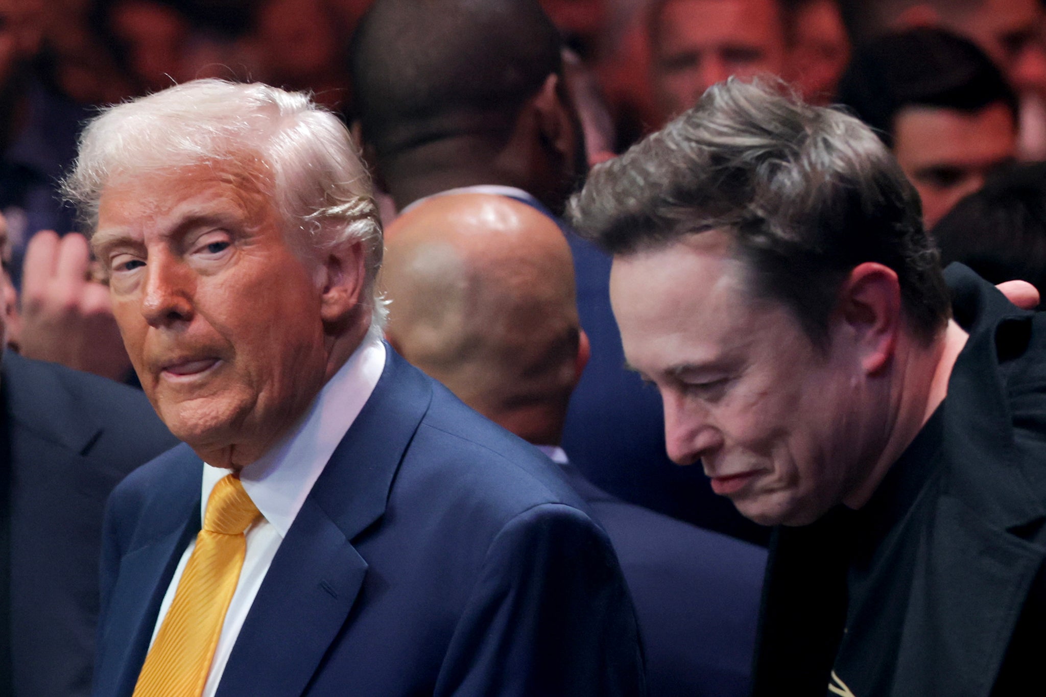 Muskova opozicija proizlazi iz smanjenja poreza na električna vozila, utječući na Tesla kupce i Trumpovu odluku da ukine nominaciju za NASA -e Jareda Isaacmana NASA