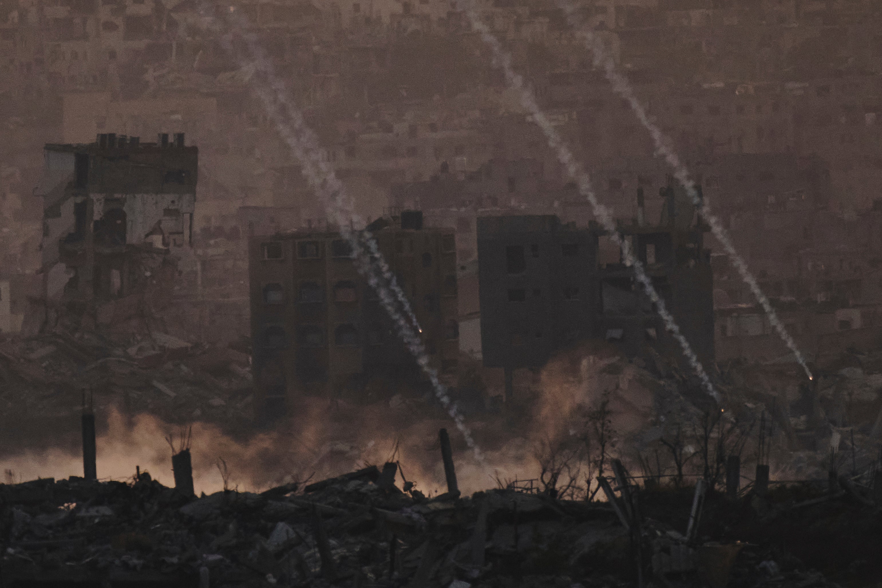 Izraelsko granatiranje pogodilo je područje u traci sjeverne Gaze kao što se vidi iz južnog Izraela