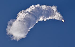 SpaceX Falcon 9 raketa koja nosi sateliti Starlink V2-Mini odlazi iz svemirskog kompleksa za lansiranje 40 na američkoj svemirskoj sili u Cape Canaveral u utorak