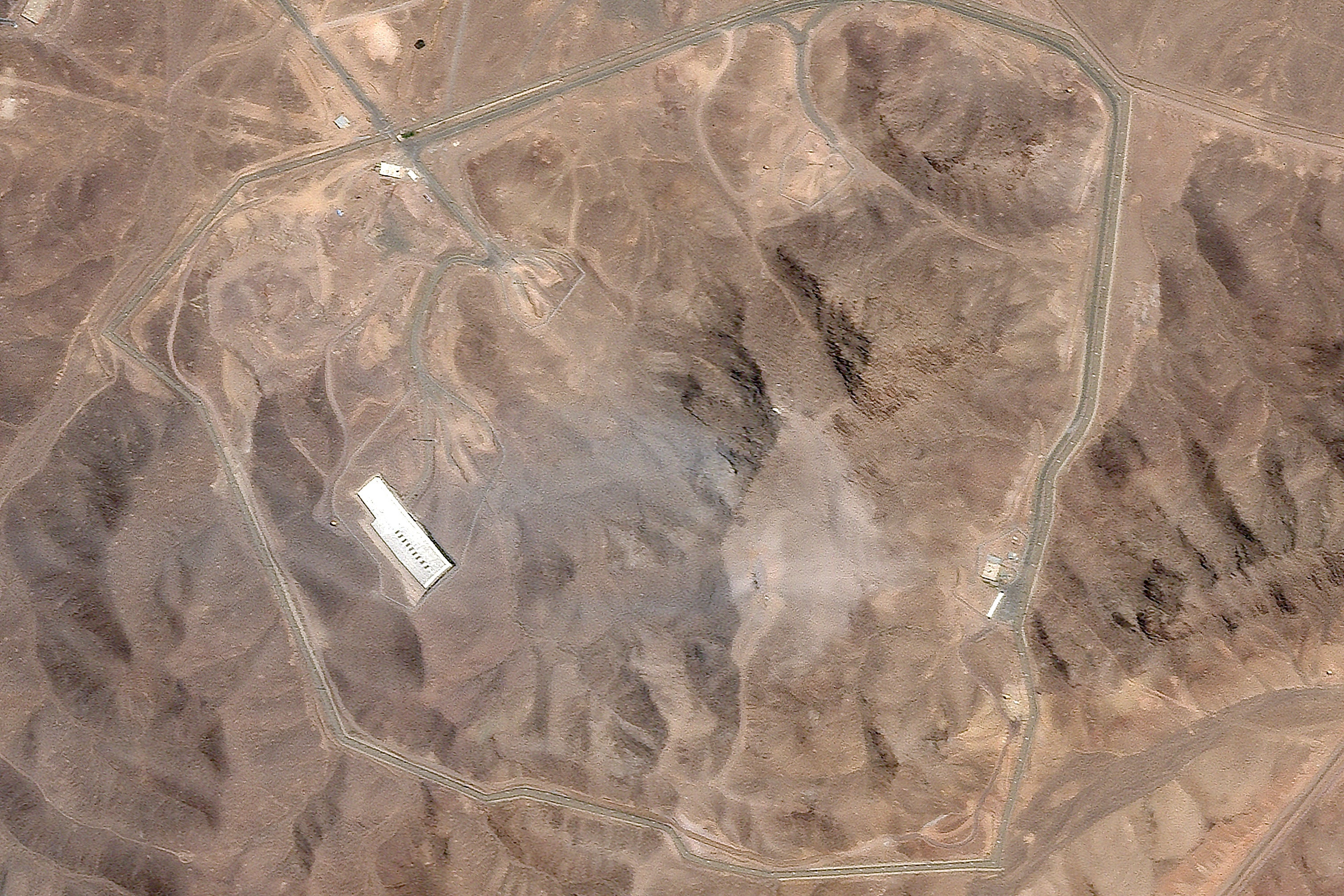 Ova satelitska slika Planet Labs PBC prikazuje iransko mjesto podzemnog nuklearnog obogaćivanja u Fordu nakon što je američki zračni napad ciljao na objekt