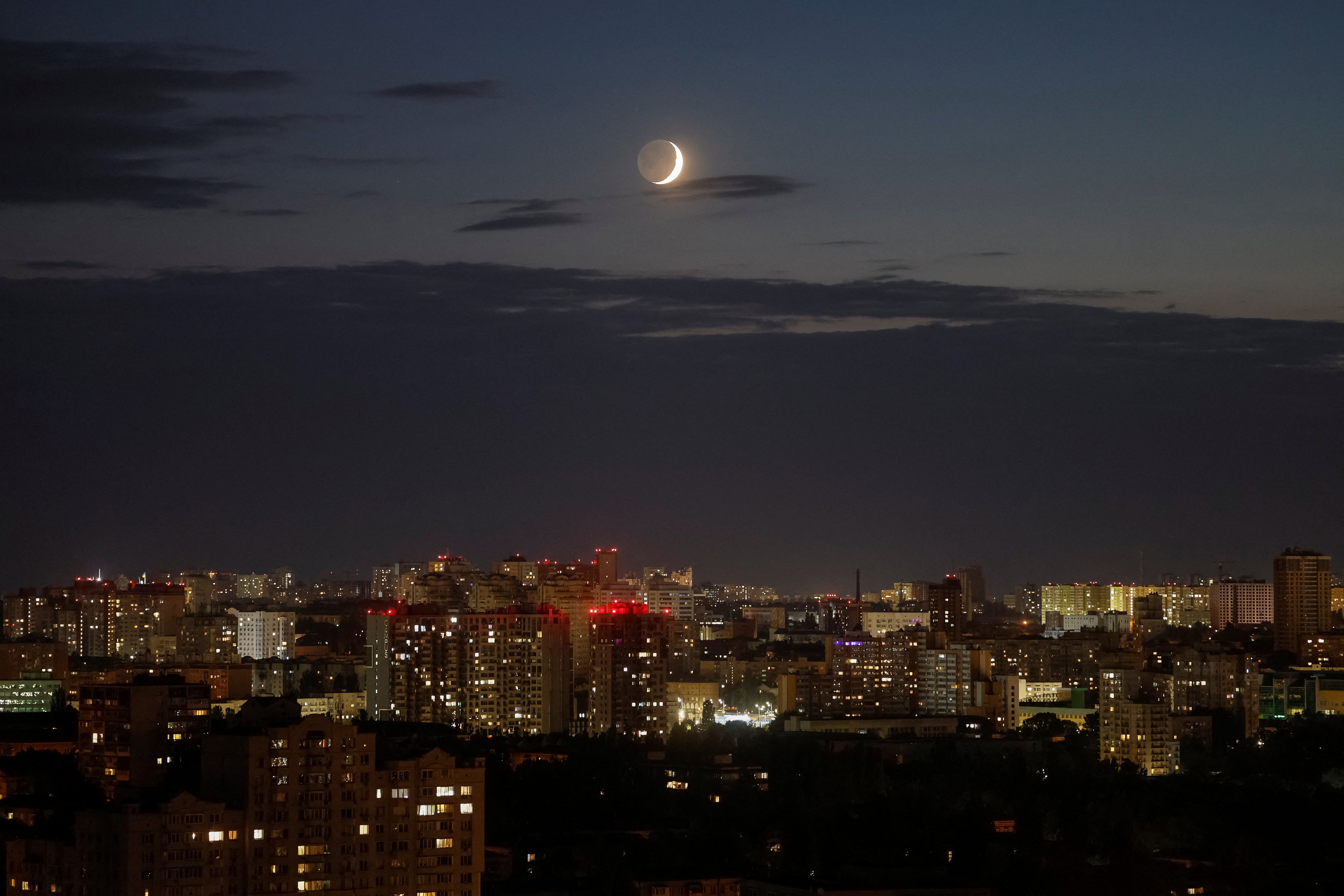 Upozorenja o zračnom napadu zvučala su gotovo cijelu noć u cijeloj Ukrajini, prema predsjedniku Zelenskyju