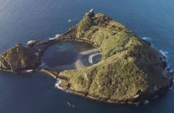 SMRTONOSNI OTOK Ovaj otok dom je kritično ugrožene vrste zmija čiji otrov topi ljudsko tkivo!