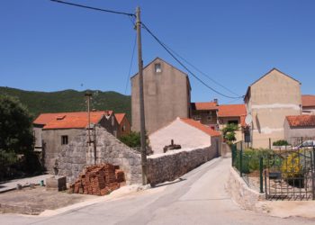 STIŽE VODA U ZAMASLINU Cijevi su davno postavljene, a sad je stigla i uporabna dozvola