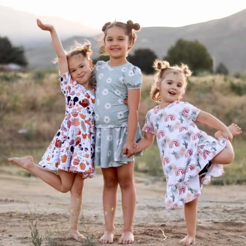 Tijela sestara Paityn Decker, 9; Evelyn Decker, 8; i Olivia Decker, 5, otkrivena je u ponedjeljak u blizini kampa Rock Island u okrugu Chelan, Washington, ali njihov osumnjičeni otac nigdje nije pronađen