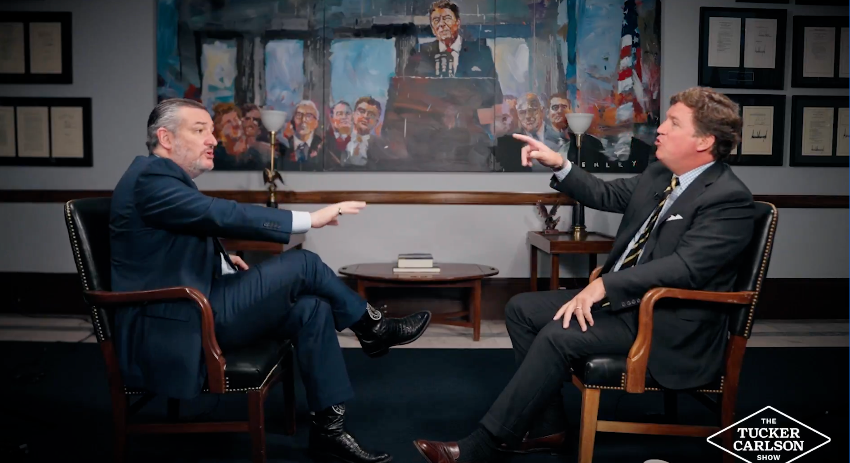 Tucker Carlson i Texas Senator dolaze na udarce na izložbi Tucker Carlson