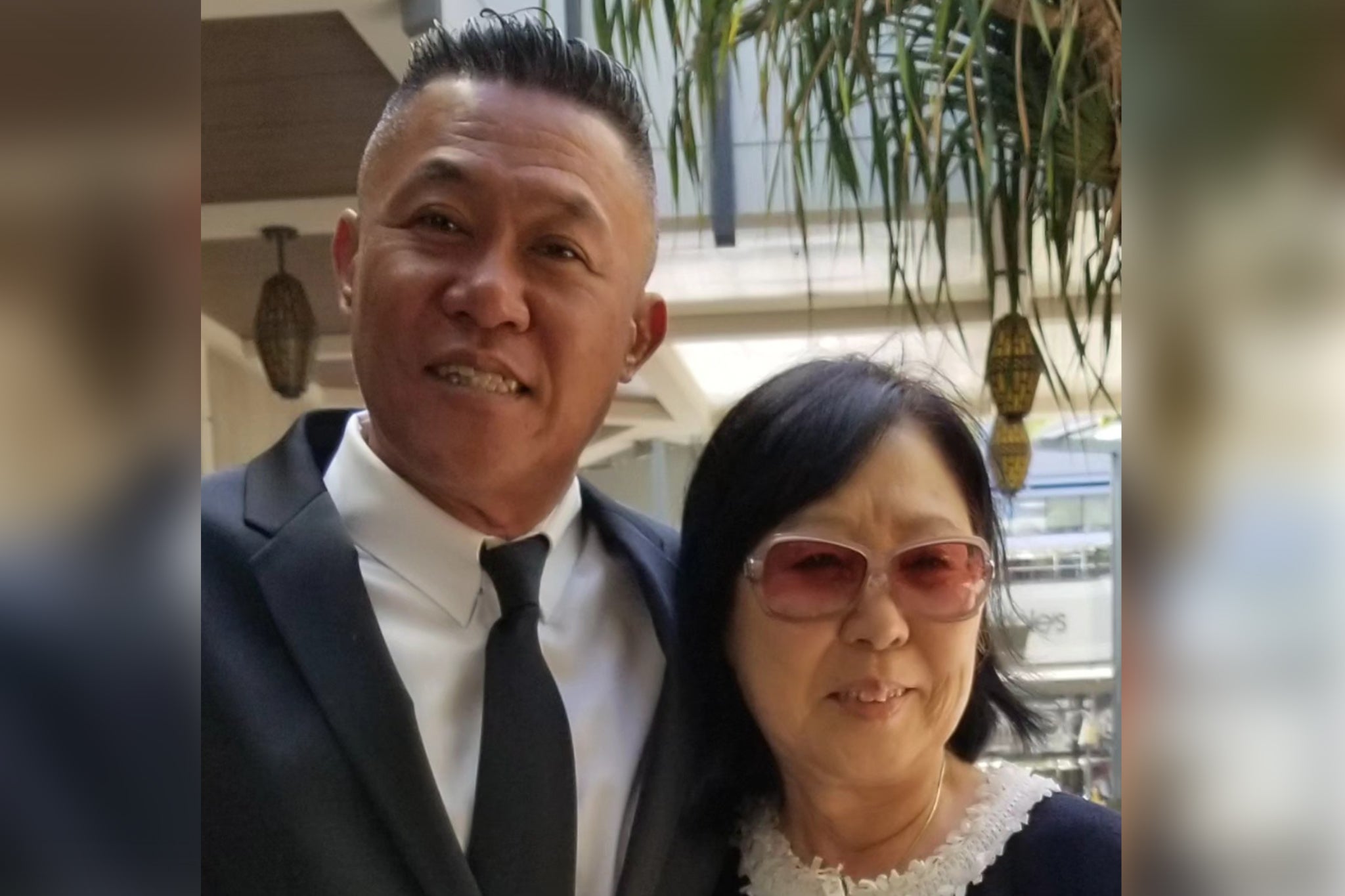 Park se oprostio od suze sa svojom obitelji, uključujući i svoju 85-godišnju majku, dok je u ponedjeljak napustio Havaje za Južnu Koreju