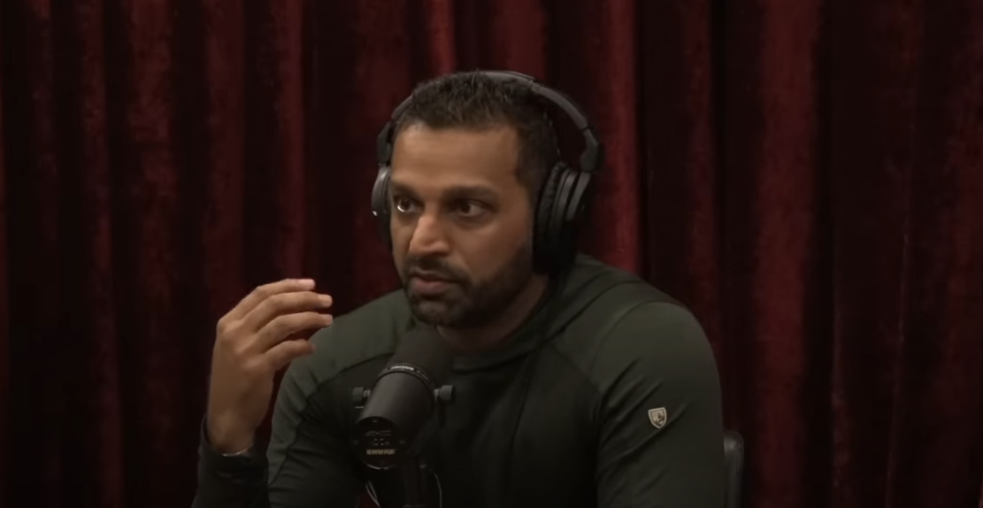 Direktor FBI -a Kash Patel uhvaćen je bez straha kada je otkriveno usred intervjua s Joeom Roganom da je Elon Musk optužio Donalda Trumpa da je bio u dosjeu Epsteina.