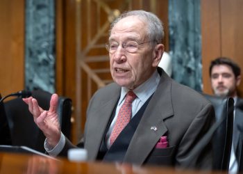 Senator Grassley poziva kašnjenja u programu pogodnosti za pokojnike ‘apsolutno neprihvatljive’