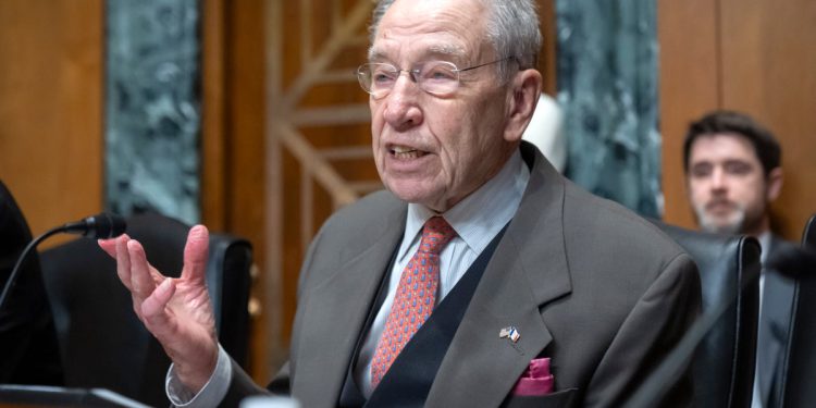 Senator Grassley poziva kašnjenja u programu pogodnosti za pokojnike ‘apsolutno neprihvatljive’