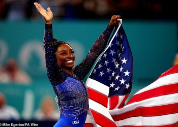 Simone Biles kaže da Riley Gaines izgleda kao muškarac u bijesnom napadu na komentatora protiv transa