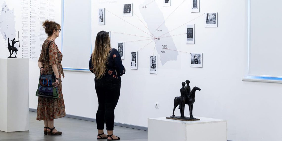 Sinoć je u sinjskim Alkarskim dvorima otvorena izložba Putovima Stipe Sikirice