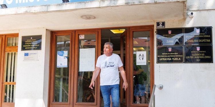 Slobodna Dalmacija – Bulj s kamionima punim smeća stigao u Split, županu Bobanu pred vrata! ‘Očekivao sam ga, ali nema on onu stvar…’